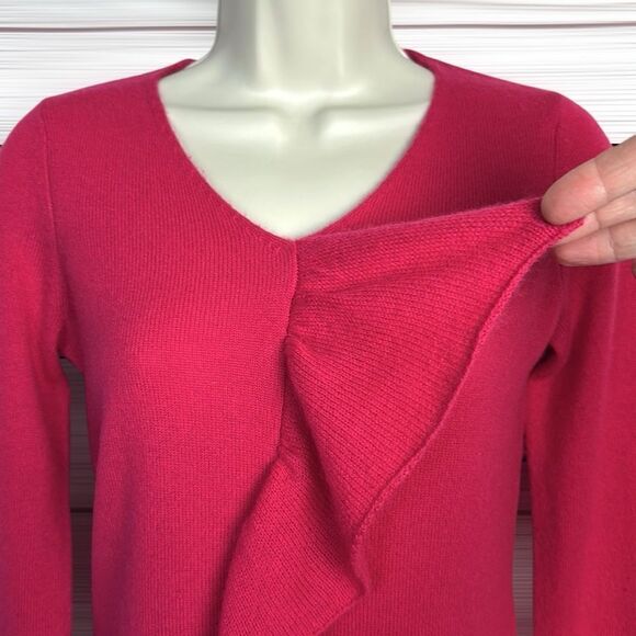 Saks Fifth Avenue Cashmere Sweater Raspberry Color V-neck Ruffle Detail XS - Picture 4 of 12